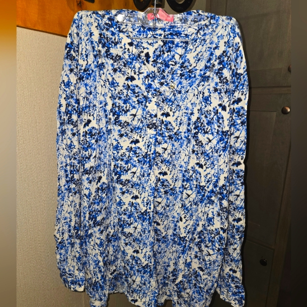 ***Woman Within Blouse (3X) - Picture 1 of 6